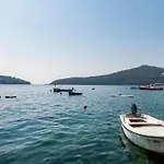 Konukevi Rasica 3*