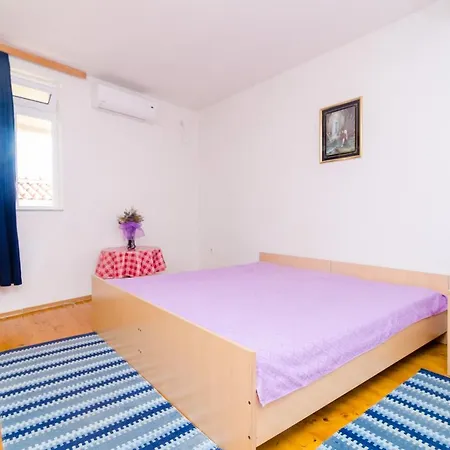 Konukevi Rasica 3*